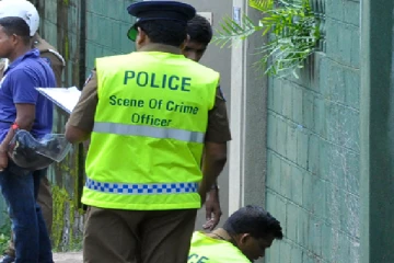 வீடொன்றில் கொலை செய்து கொள்ளை ; சம்பவத்தால் அதிர்ச்சி