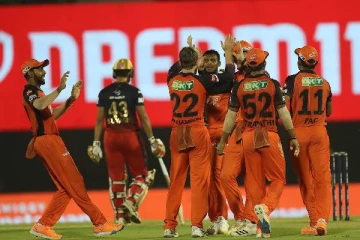 பெங்களுரு அணியை துவம்சம் செய்த ஐதராபாத்: 9 விக்கெட்டுகள் வித்தியாசத்தில் அபார வெற்றி