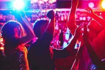 அதிகாலையில்  முற்றுகையிடப்பட்ட விடுதி;  சிக்கிய 33 பெண்கள்!