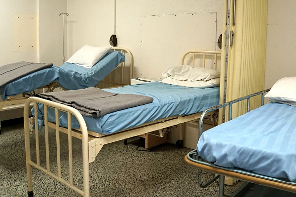 உண்ணாவிரதம் இருந்த  கைதிகளில் ஒருவர் வைத்தியசாலையில் | One Of The Fasting Prisoners Is In Hospital