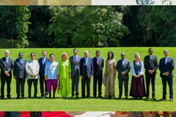 இலங்கைக்கான புதிய தூதுவர்கள் நியமனம்: நற்சான்றுப் பத்திரங்கள் ரணிலிடம் கையளிப்பு (படங்கள்)