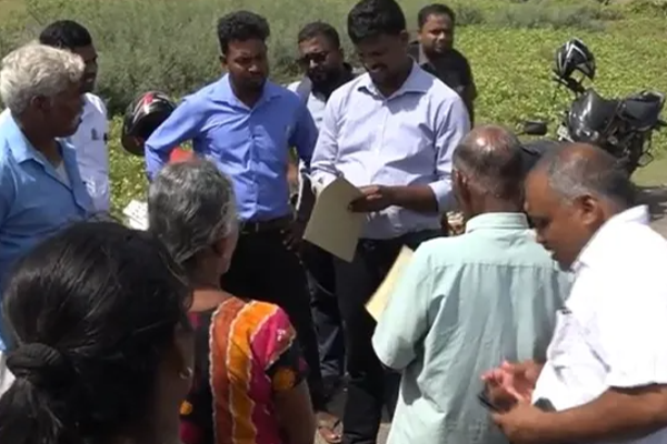 யாழில் தொடர்ந்து நான்கு நாட்களாக வட்டமிடும் அதிகாரிகள்; மக்கள் எதிர்ப்பால் ஏமாற்றம் | Officers Hovering Yali For Four Consecutive Days