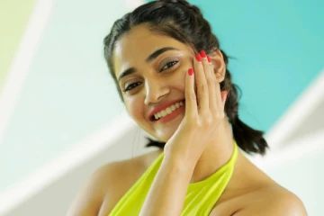 நம்ம பிக் பாஸ் லாஸ்லியாவா இது..! மார்டன் உடையில் அவர் கொடுத்த போஸ்