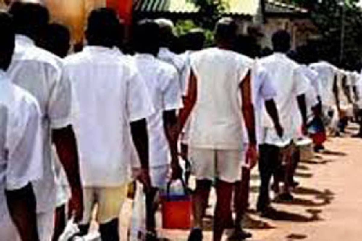 குற்றமிழைத்த பிக்குகள் தாமாக காவியுடையை களைய வேண்டும்! பொன்சேகா அறிவுரை | Monks Committed Offenses Shed Their Saffron Robes குற்றமிழைத்த பிக்குகள் தாமாக காவியுடையை களைய வேண்டும்! பொன்சேகா அறிவுரை | Monks Committed Offenses Shed Their Saffron Robes