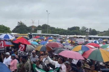 22 වන ආණ්ඩුක්‍රම ව්‍යවස්ථා සංශෝධනයට එරෙහිව සජබෙන් දැවැන්ත විරෝධතාවක් -බත්තරමුල්ල සහ පොල්දූව හන්දිය අවට තදබදයක්