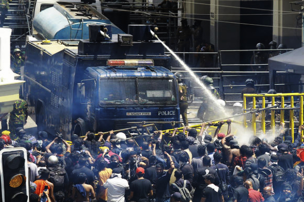 கட்டணத்தை செலுத்தாத சிறிலங்கா காவல்துறை...! - ஐபிசி தமிழ்