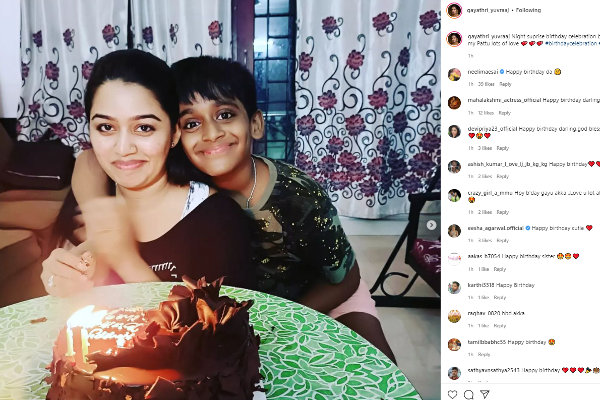 Mr And Mrs சின்னத்திரை காயத்ரியின் மகனை பார்த்துள்ளீர்களா.. அழகிய புகைப்படத்தை பாருங்க | Mr And Mrs Chinnathirai Gayathri Son Photo