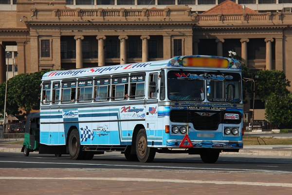 பேருந்தை திருடிய 15 வயது மாணவர்கள்: கொழும்பில் சம்பவம் - ஐபிசி தமிழ்