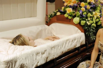 இளம் பெண்ணின் இறுதி சடங்கு இப்படி தான் இருக்கனுமா... வாவ் அருமையான கண்டிஷன்