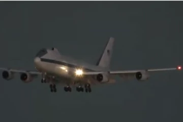 அமெரிக்க வான்வெளியில் பறந்த ரகசிய போர் விமானம் ; பதற்றத்தில் உலக நாடுகள்