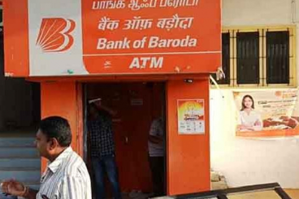 ஏடிஎம்ல் பணம் திருட முடியாததால் மெஷினோடு தூக்கி சென்ற கொள்ளையர்கள்? எங்கு நடந்தது தெரியுமா? | Robbers Machine Money Atm