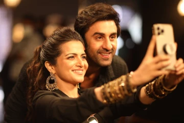 ஆலியா பட் கணவருடன் டிடி நெருக்கம் - இணையத்தில் தீயாய் பரவும் புகைப்படம்