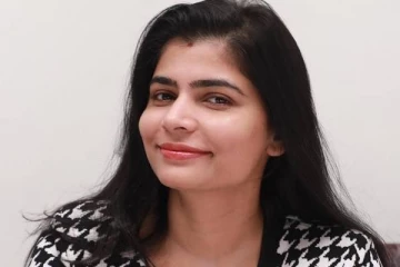 குடிபோதையில் காரை இடித்த ஆட்டோ ஓட்டுநர்.. விபத்தில் சிக்கிய பாடகி சின்மயி