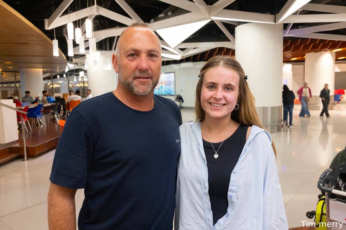 பாலைவனத்தில் ஆறு மணி நேரம்: மத்திய கிழக்கிலிருந்து தப்பிய தந்தை மகளின் திகில் அனுபவம் | Father Daughter Escape From Middle East By Dessert