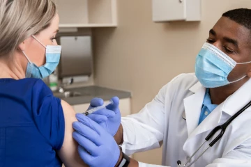 இன்று முதல் இந்த நாட்டுக்குச் செல்லும் கனேடியர்கள் முழுமையாக கொரோனா தடுப்பூசி பெற்றிருக்கவேண்டும்