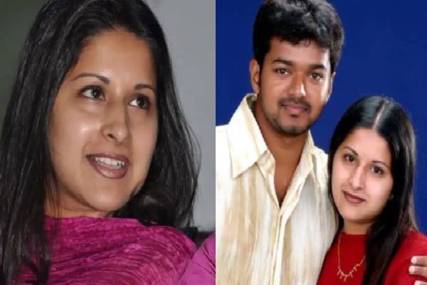 விஜய்க்கு பொண்டாட்டியா கூட இருப்போம்... ரசிகையின் பரபரப்பு பேச்சால் அதிர்ச்சியில் ரசிகர்கள்! | Vijay Divorce Rumours Thalapay Fan Girl Video