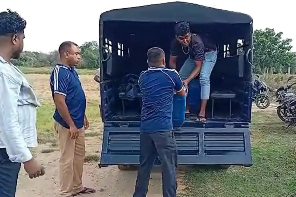 சட்டவிரோத வெளிநாட்டு மதுபான போத்தல்களுடன் ஒருவர் கைது | One Arrested With Illegal Foreign Liquor Bottles சட்டவிரோத வெளிநாட்டு மதுபான போத்தல்களுடன் ஒருவர் கைது | One Arrested With Illegal Foreign Liquor Bottles