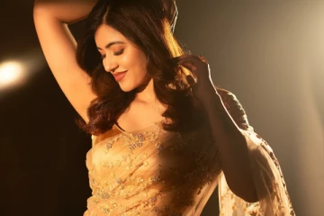 நடிகை அஞ்சு குரியன் சேலையில் அழகிய போட்டோஷூட்