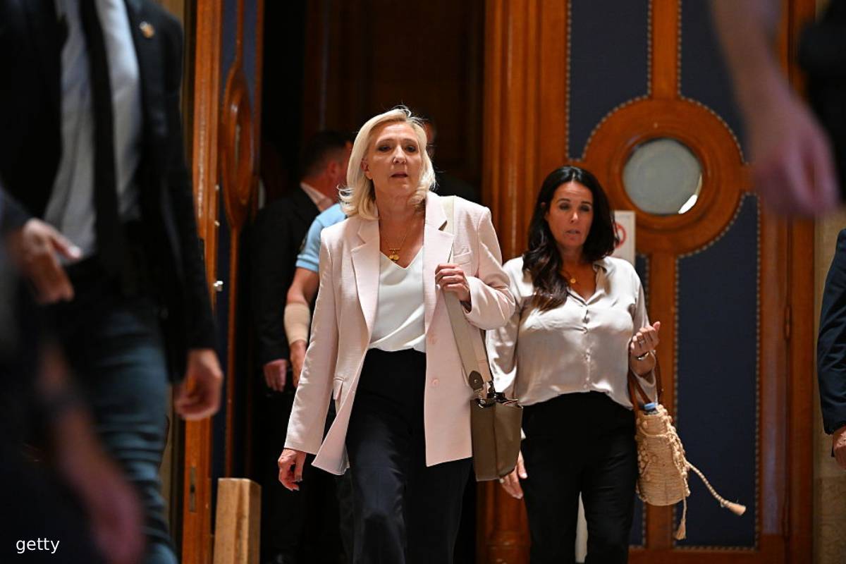 பிரான்ஸ் ஜனாதிபதித் தேர்தல்... பிரச்சாரத்தைத் தொடங்கிய Marine Le Pen | Le Pen Launches Campaign பிரான்ஸ் ஜனாதிபதித் தேர்தல்... பிரச்சாரத்தைத் தொடங்கிய Marine Le Pen | Le Pen Launches Campaign
