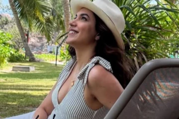 இளம் நடிகை ரித்து வர்மா Seychelles தீவு கடற்கரையில் செம கிளாமர் போஸ்