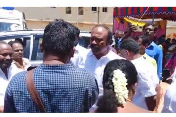 திருவிழாவில் செய்தியாளரை மிரட்டிய அமைச்சர் பெரியகருப்பன் - வைரலாகும் வீடியோ