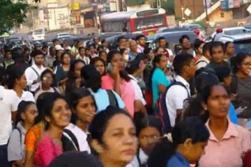 අද හෝමාගම - පිටකොටුවේ යනවා නම් නරක ආරංචියක් - මේ බස් වර්ජනයක්