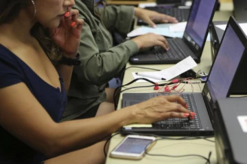 இலங்கையில் இணையவழி பாலியல் வர்த்தகம்; பகீர் கிளப்பிய தகவல்