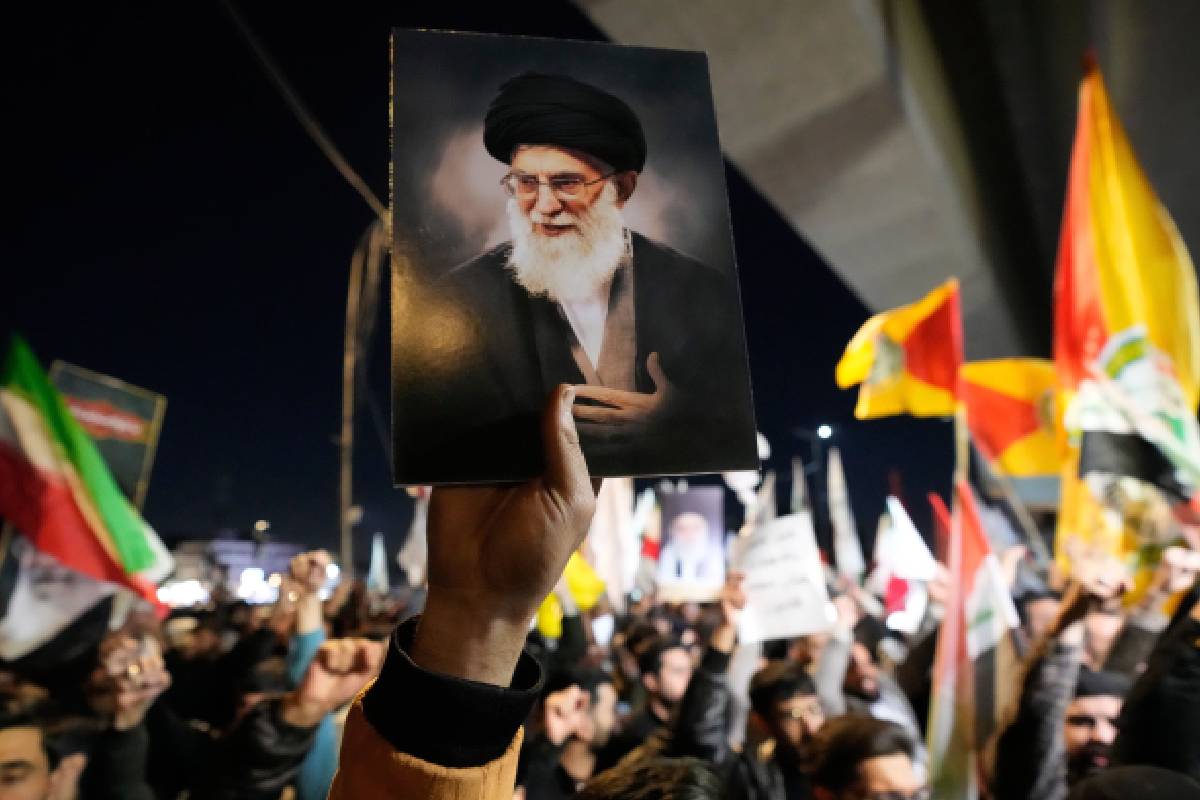 அமெரிக்கா – இஸ்ரேல் தாக்குதலுக்கு பின்னர் பதற்றம் ; ஈரான் முழுவதும் துக்கப் பேரணி | Mourning Rally Across Iran For Us Israeli Attack