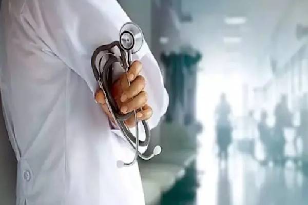 இரண்டாவது நாளாகவும் தீவிரமடையும் கிழக்கு மாகாண வைத்தியர்களின் பணிப்புறக்கணிப்பு | Doctors Strike Eastern Province Intensif 2Nd Days