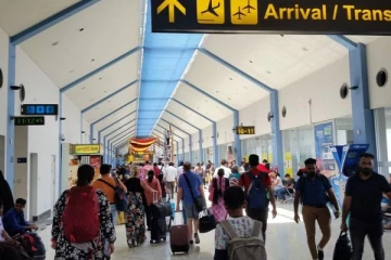 இலங்கையில் இருந்து வெளிநாட்டிற்கு செல்வோரின் எண்ணிக்கை திடீர் அதிகரிப்பு