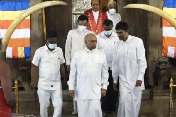 ரணிலை தொடர்ந்து பிரதமர் தினேஷ் குணவர்தனவும் இன்று தலதா மாளிகைக்கு விஜயம்..! - ஐபிசி தமிழ்