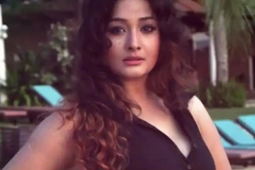 கவர்ச்சி ஆப்-ல் களம் இறங்கி ரசிகர்களை அதிரவைத்த நடிகை கிரண்.!!