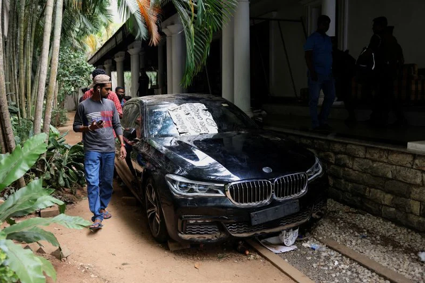 ஜனாதிபதி செயலகத்துக்குச் சொந்தமான நாற்பது வாகனங்கள் மாயம் | Presidential Secretariat Colombo Car