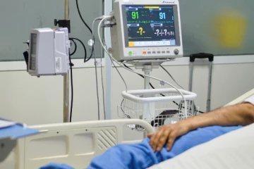 பிரபல நாட்டில் தொடரும் துயரம்! மின்வெட்டால் ஐசியூ-வில் சிகிச்சை பெற்று வந்த கொரோனா நோயாளிகள் மரணம்!