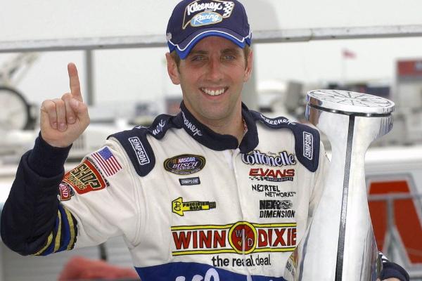 விமான விபத்தில் NASCAR ஜாம்பவான் குடும்பத்துடன் மரணம்; சம்பவத்தால் அதிர்ச்சி | Nascar Greg Biffle Dies With Family Plane Crash