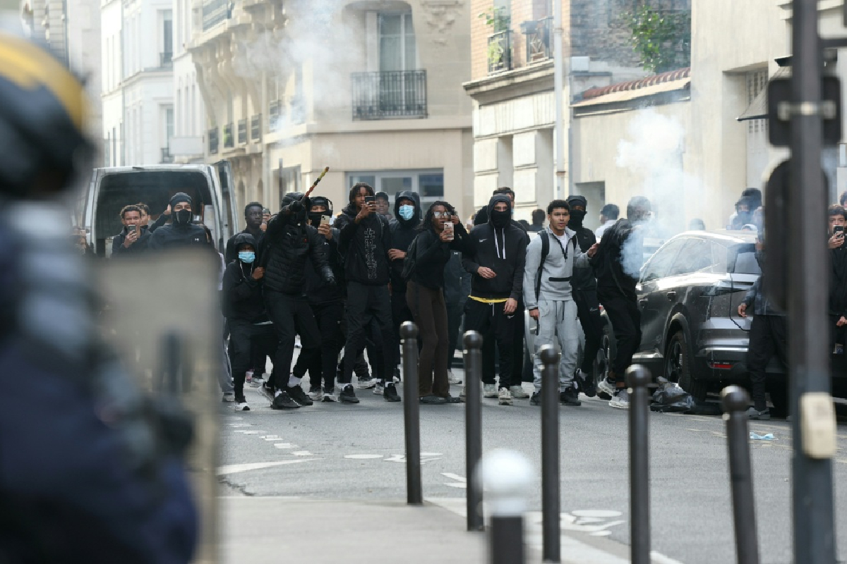 பிரான்ஸில் தொடர் போராட்டங்கள்; 500 பாடசாலைகளுக்கு பூட்டு | Protests In France 500 Schools Shut Down
