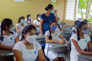 ஒரே பாடசாலையில் 15 மாணவர்களுக்கும் ஆசிரியருக்கும் கொரோனா தொற்று