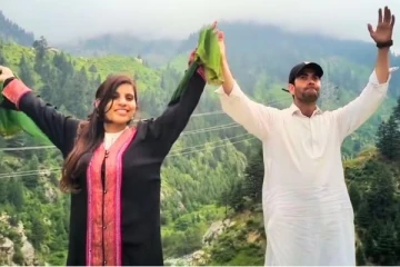 மதம் மாறி பாக். காதலனுடன் திருமணம் செய்த பெண் - குழந்தைகளுடன் தவிக்கும் கணவன்!