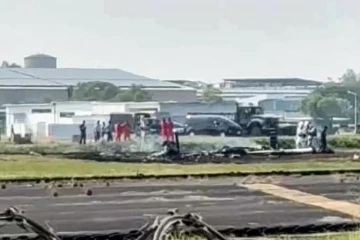 තායිවානයේ බිහිසුණු ගුවන් අනතුරක් - හදිසියේ යානය කඩා වැටීමෙන් නියමුවන් දෙදෙනාම ජීවිතක්ෂයට