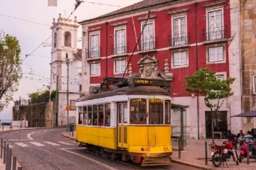 மொழிபெயர்ப்பால் ஹொட்டலில் எழுந்த குழப்பம்.., தவறாக கைது செய்யப்பட்ட சுற்றுலா பயணி