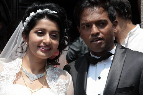 நடிகை மீரா ஜாஸ்மினா இது? 40 வயதில் இப்படியொரு போஸ்-ல் வெளியிட்ட புகைப்படம் | Meera Jasmine Latest Glamour Photoshoot Viral