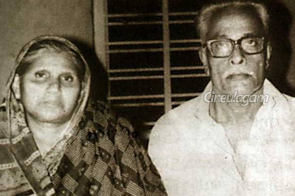 சூப்பர்ஸ்டார் நடிகர் அப்பா, அம்மாவை பார்த்துள்ளீர்களா?.. வைரலாகும் ஸ்டில்ஸ்! | Mammootty Parents Photo Goes Viral