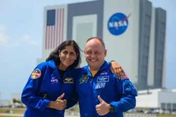 திங்கட்கிழமை விண்வெளிக்கு பயணிக்கும் கனேடிய மற்றும் அமெரிக்க விண்வெளி வீரர்கள்