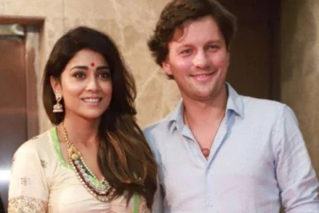 குடும்பத்துடன் தீபாவளியை கொண்டாடிய நடிகை ஸ்ரேயா, அவரே வெளியிட்ட லேட்டஸ்ட் போட்டோஸ்..