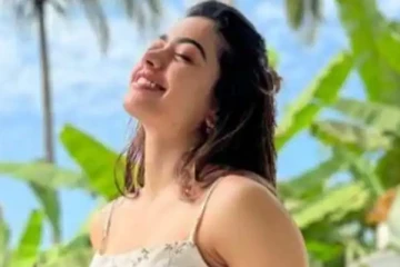 ஏர்போட்டுக்கு இப்படியா வரணும் - சர்ச்சைக்குள்ளான ராஷ்மிகா மந்தானாவின் ஆடை