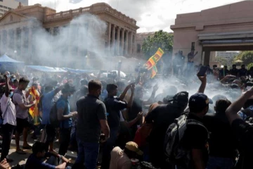 கண்ணீர் புகை என்ற பெயரில் இரசாயன வாயுவை பயன்படுத்தும் அரசாங்கம்