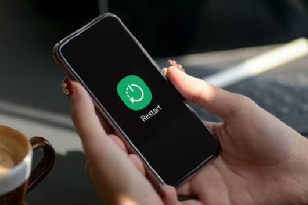 போன் ஹேங் ஆவதை சரிசெய்வது எப்படி? எளிய வழிகள் | Easy Solutions To Unfreeze Your Android Phone