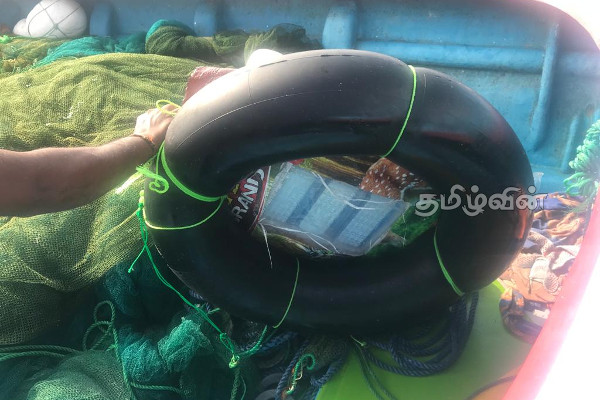 முல்லைத்தீவு கடலில் சட்டவிரோத கடற்தொழில் நடவடிக்கையில் ஈடுபட்டவர்கள் கைது (Photos) | 9 Fishermen Arrested Illegal Fishing In Mullaitivu