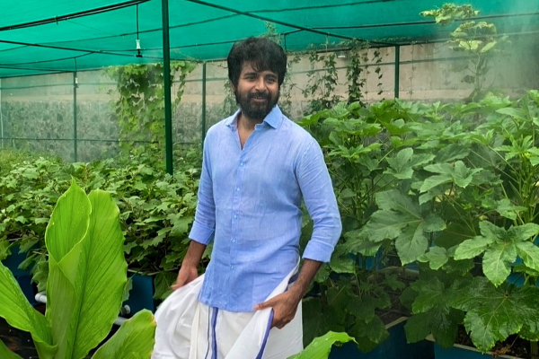 அடையாளம் தெரியாமல் மாறிய மகள்!  இப்போ நடிகர் சிவகாரத்திகேயன் என்ன வேலை செய்கின்றார் தெரியுமா? | Sk Latest Pic Wirh Dau