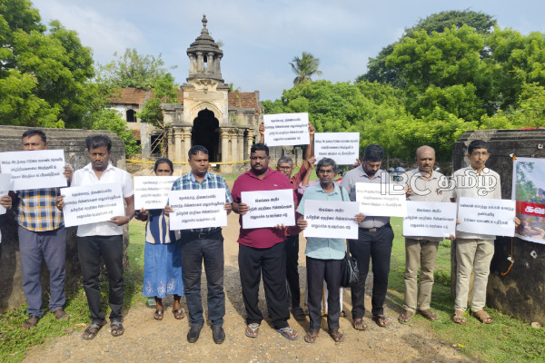 யாழ். மந்திரிமனைக்கு முன்பாக வெடித்த போராட்டம் | Protest Front Sangiliyan Ministers House In Jaffna